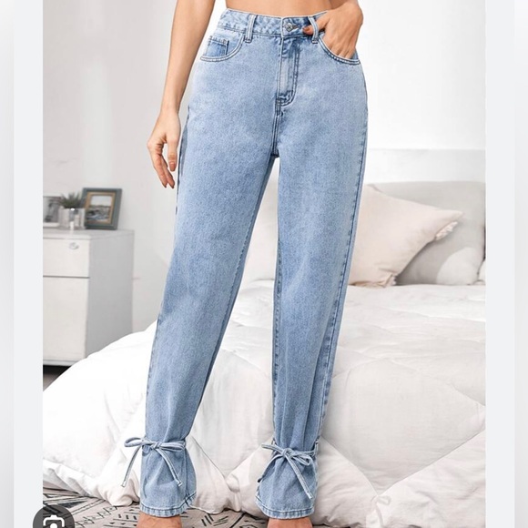 SHEIN Denim - Light washed high waisted jeans XS